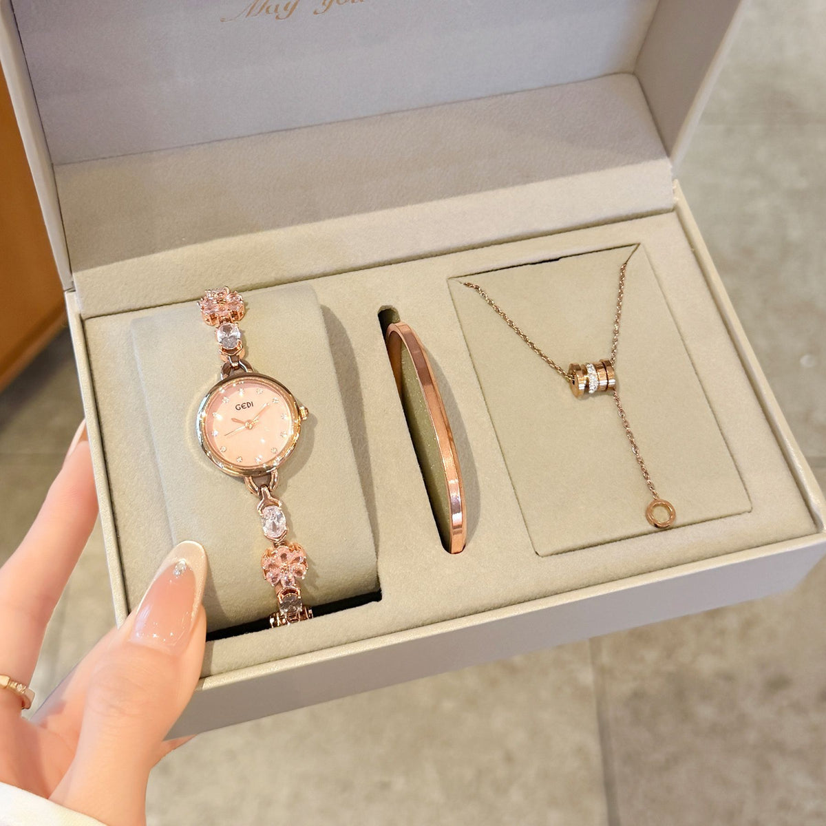 Women's Fashion Bracelet Watch Gift Set | Quartz Watch with Bracelet & Necklace